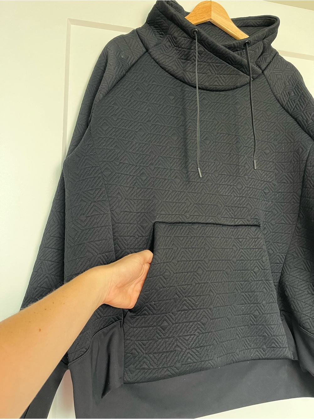 Athleta Black Jacquard Quilted Cowl Neck Hoodie Pullover Thumbhole Size Large - Picture 4 of 12
